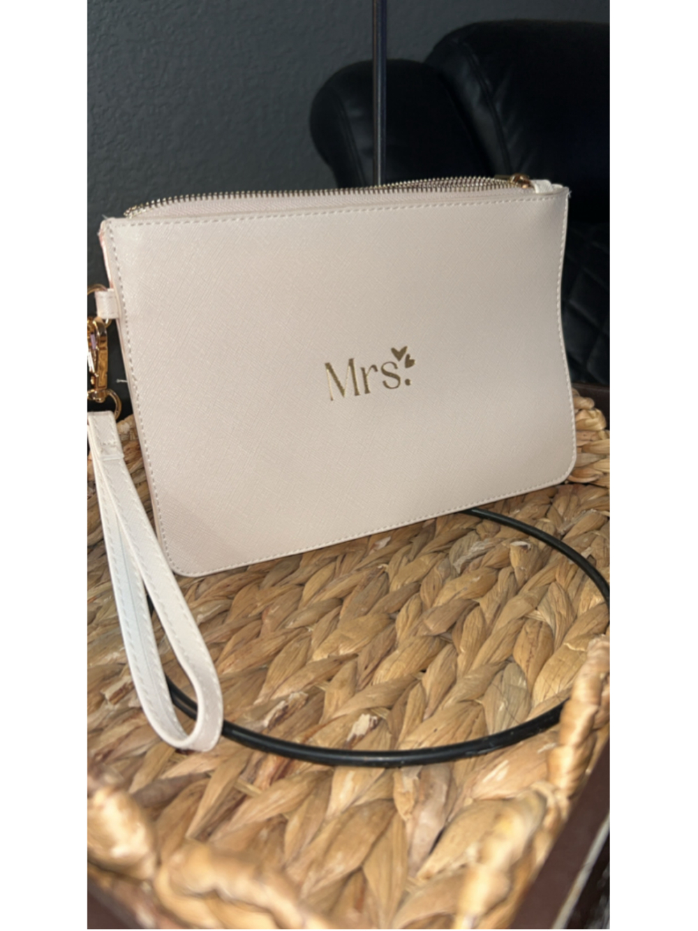 Women's Unbranded Wristlet Clutch One Size Beige Gold